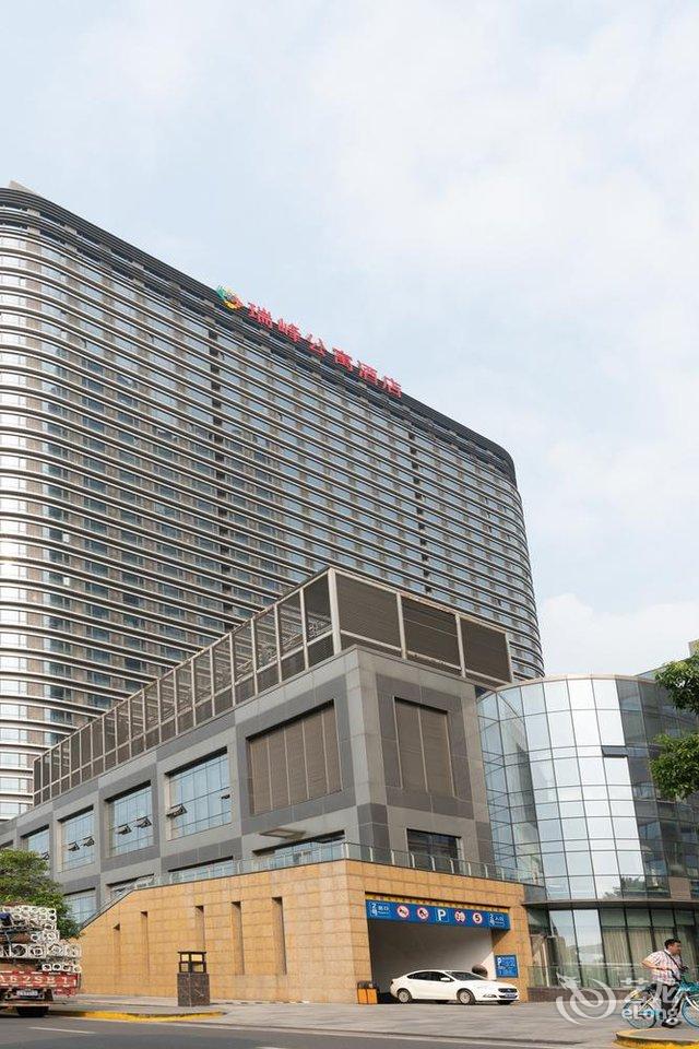 成都龙之梦瑞峰公寓酒店