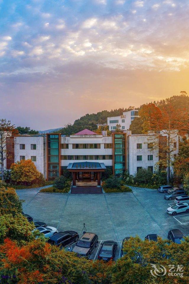 新兴龙山温泉酒店