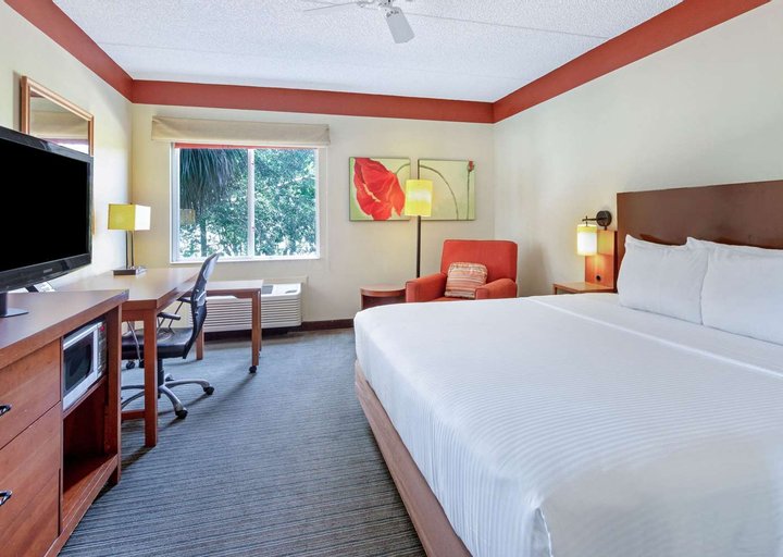 La Quinta Inn & Suites by Wyndham Miami Cutler Bay