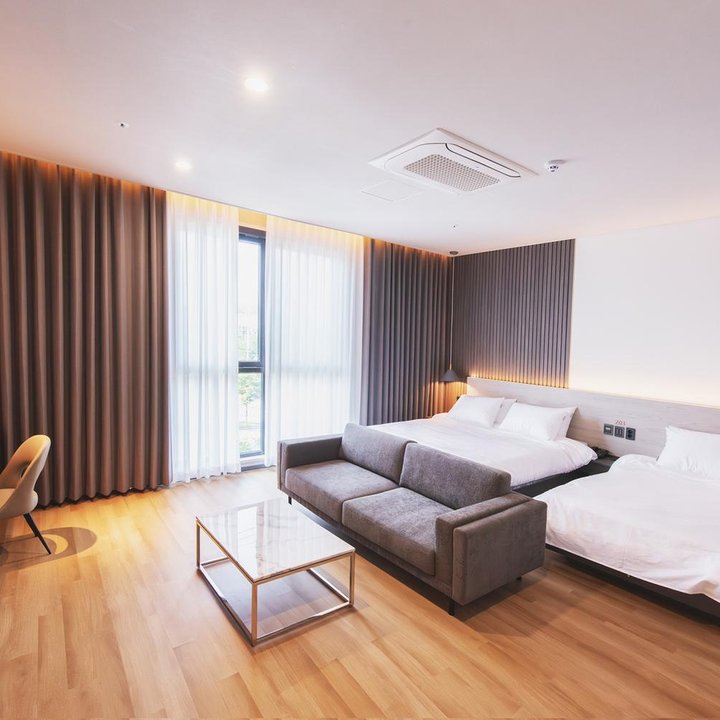 The Land Hotel Hayang Branch