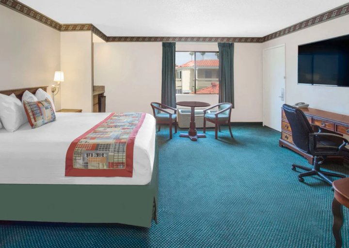 Travelodge by Wyndham Costa Mesa Newport Beach Hacienda