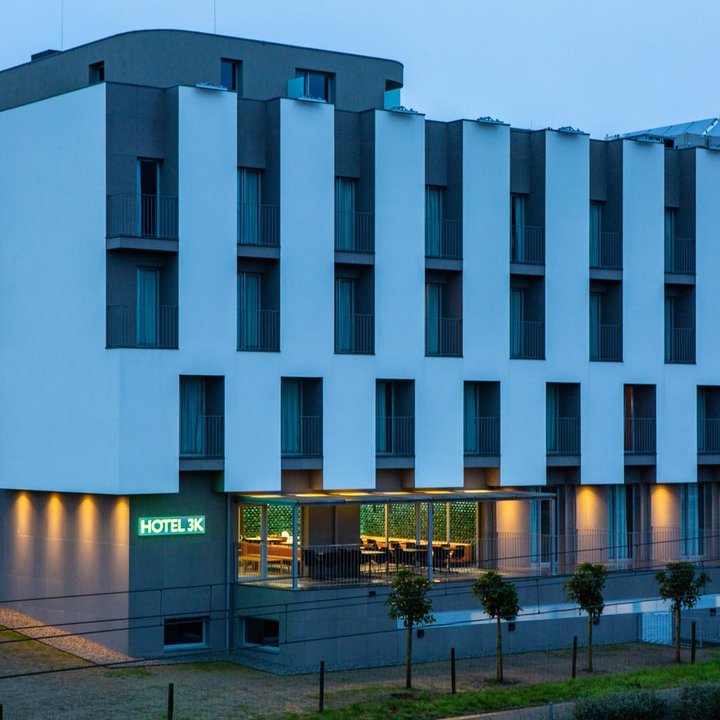 波多機場 3K 酒店