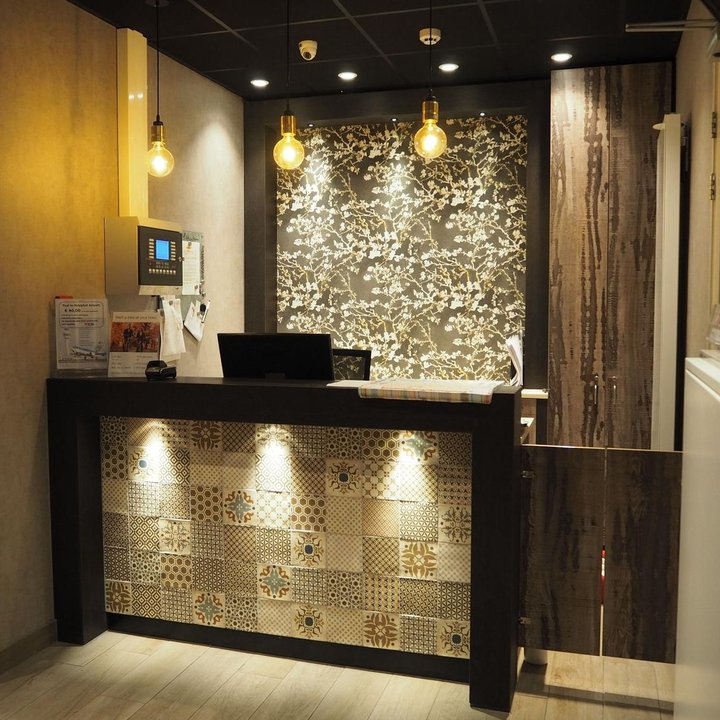 Blossoms City Hotel