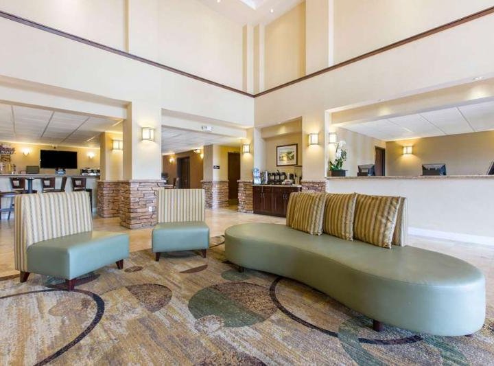 The Oaks Hotel & Suites