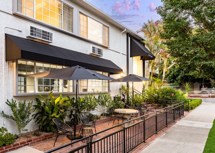 Wilshire Crest Hotel