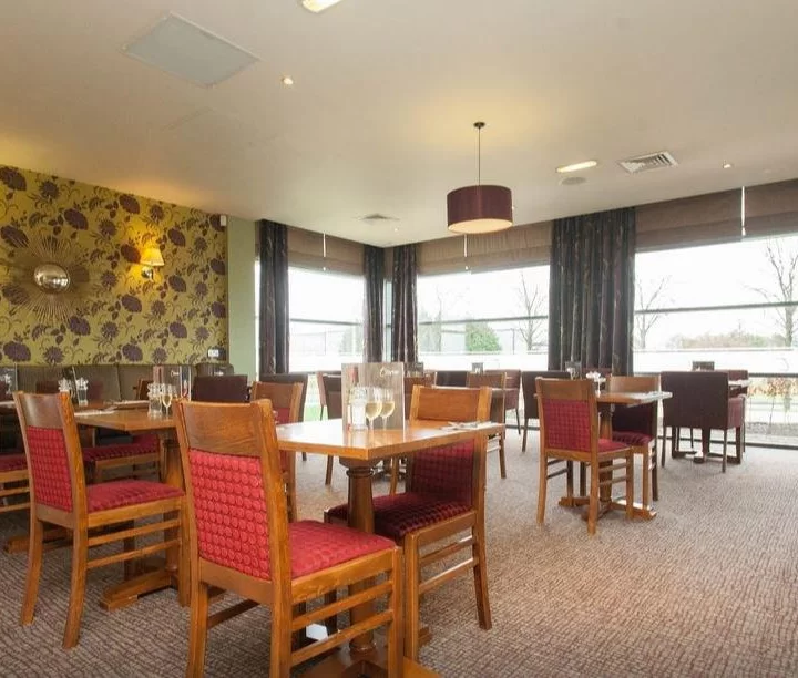 愛丁堡公園(機場)普瑞米爾酒店