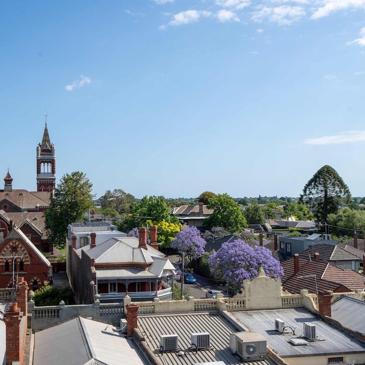 Modern 2B Apt with Views Near Swinburne University