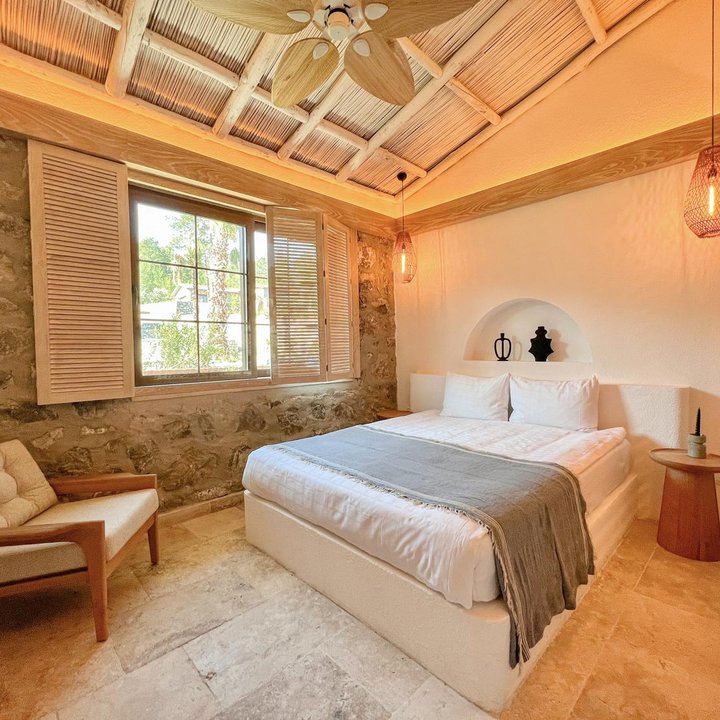 Izz Getaway - Adults Only