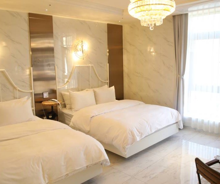 February Dongseong-ro The Signature