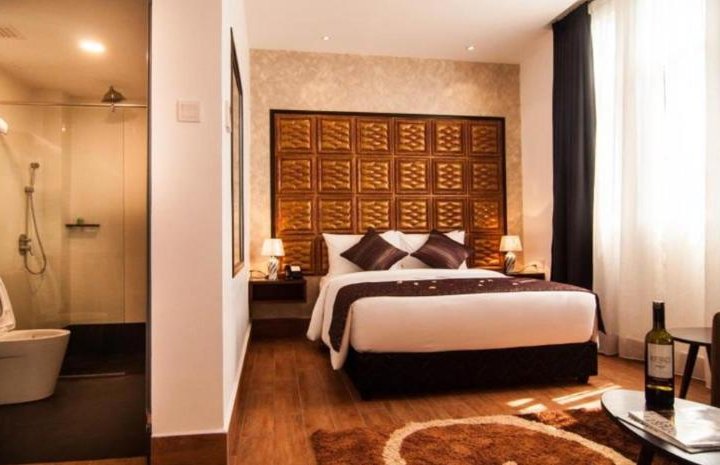 Belllo Hotel JB Central