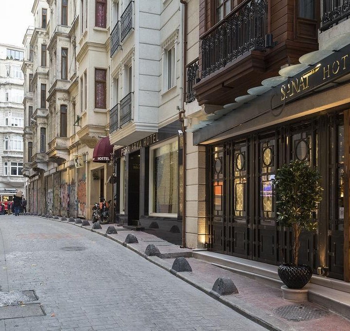 佩拉薩納特酒店