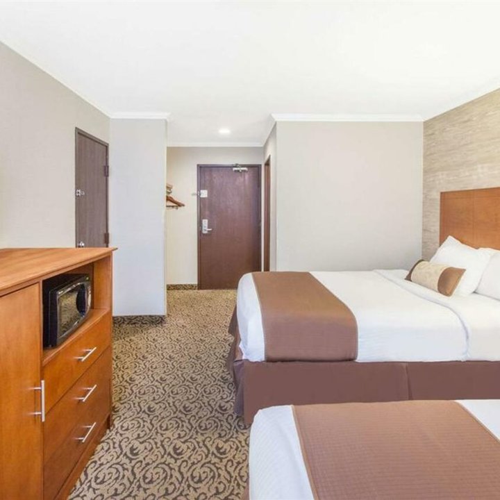 Wingate by Wyndham Detroit Metro Airport