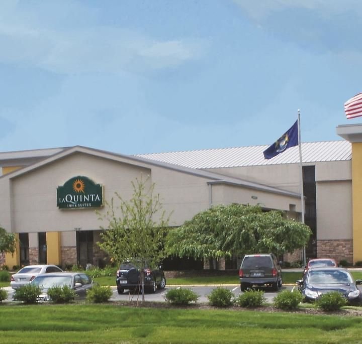 La Quinta Inn & Suites by Wyndham Detroit Metro Airport