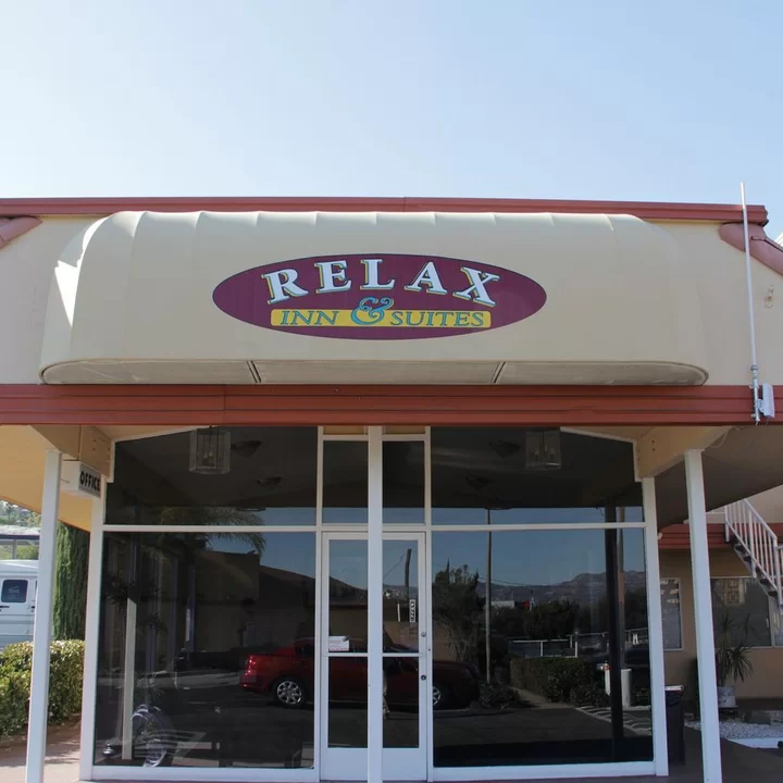 瑞萊克斯套房酒店