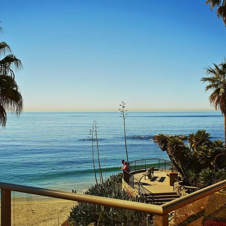 Casa Loma Beach Hotel