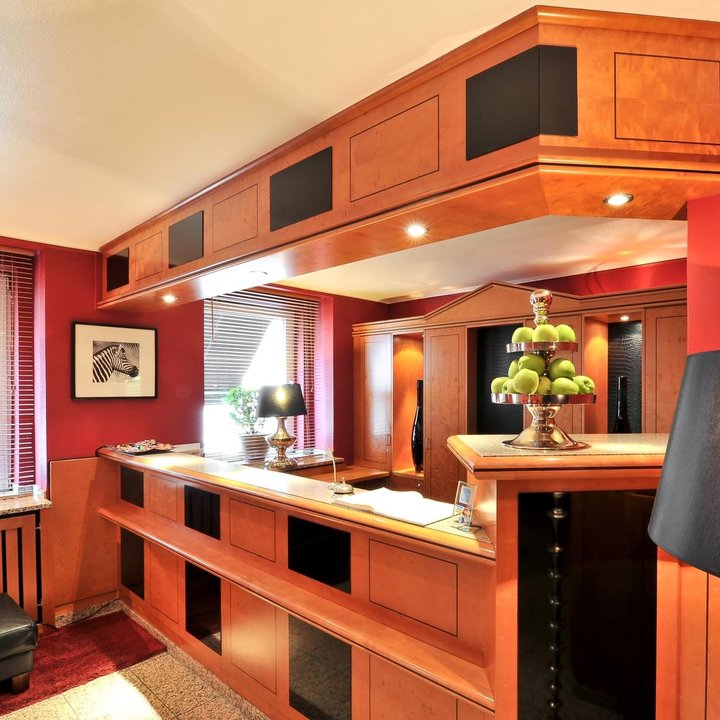 奧斯塔先生與女士酒店