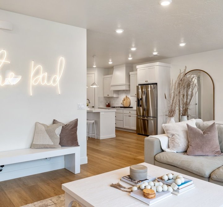 紅色遮陽篷的墊子