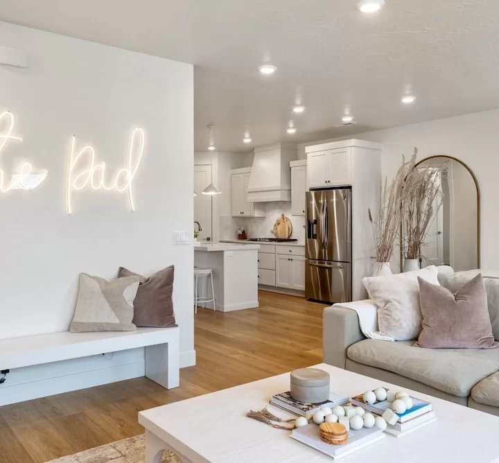 紅色遮陽篷的墊子