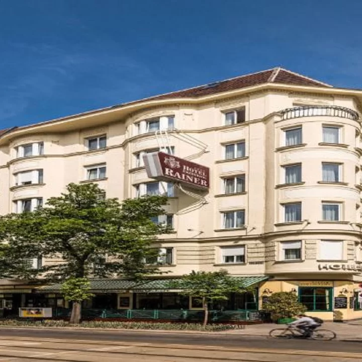 愛澤佐格萊納酒店