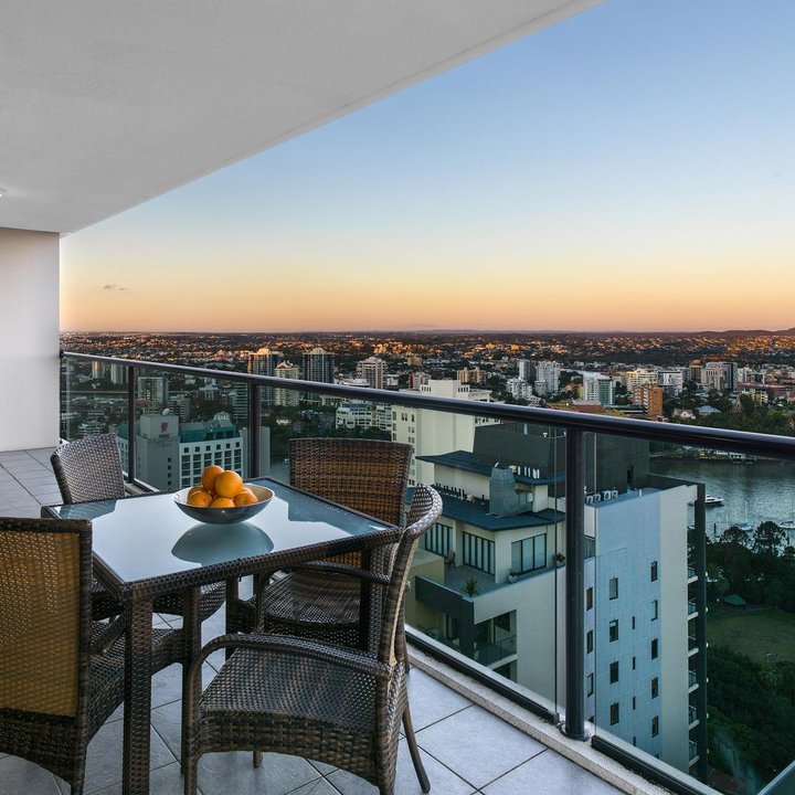 Oaks Brisbane River City Suites