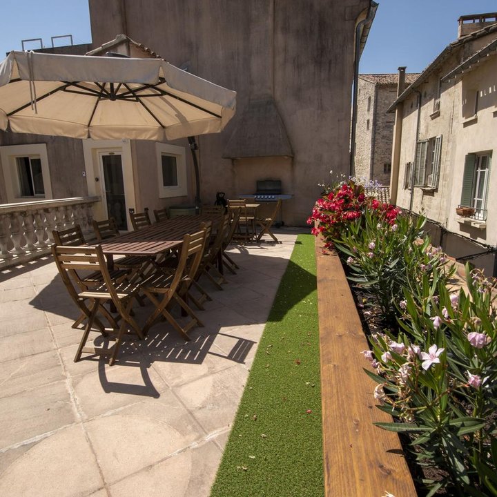 在宮殿的陰影下