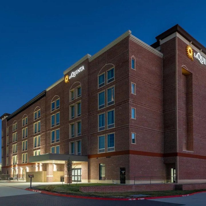 La Quinta Inn & Suites by Wyndham Dallas - Frisco Stadium