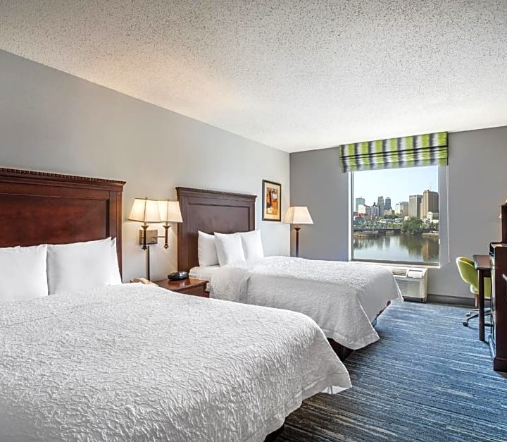 Hampton Inn & Suites Newark-Harrison-Riverwalk