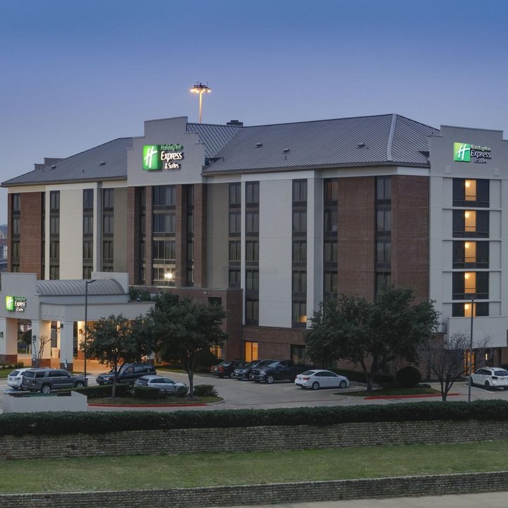 Holiday Inn Express & Suites Irving Conv Ctr - Las Colinas