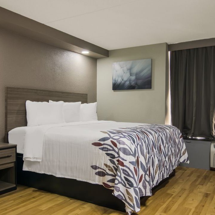 Red Roof Inn & Conference Center Chicago – N Aurora/ Naperville