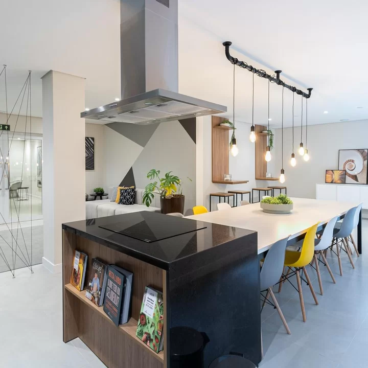 聰明的查理康索拉肖