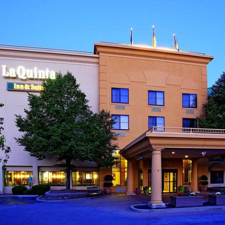 La Quinta Inn & Suites by Wyndham Milwaukee Bayshore Area