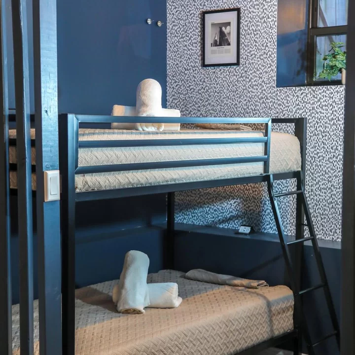 Wrigleyville Suites Room 1