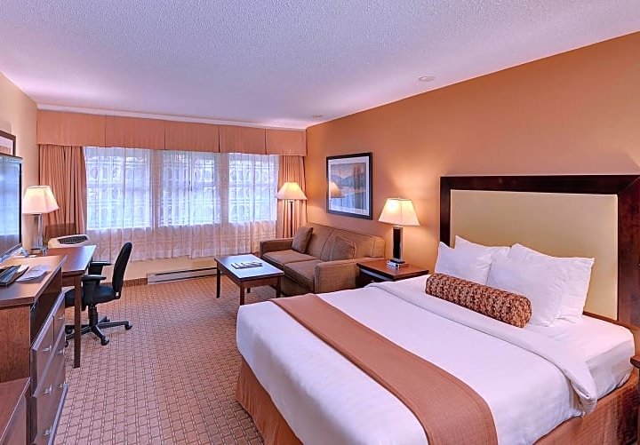 Best Western Plus Emerald Isle Hotel