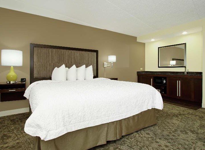 Hampton Inn & Suites Rockville Centre