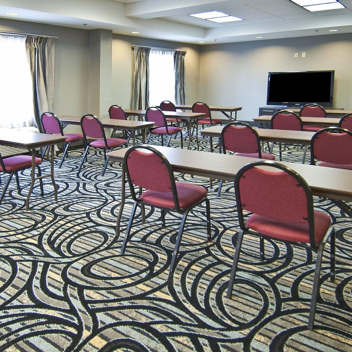 Holiday Inn Express & Suites Jackson/Pearl Intl Airport