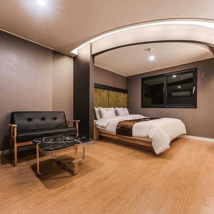 Forest 701 Hotel