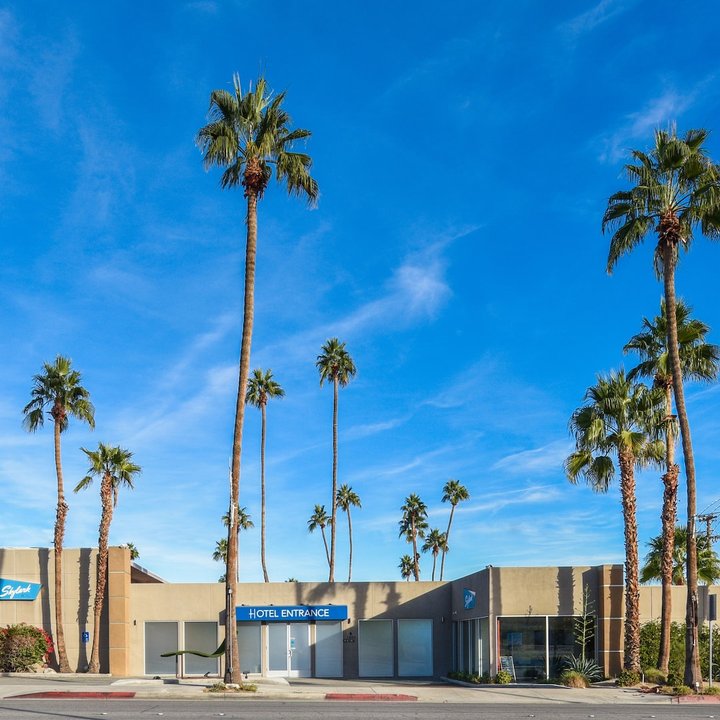 The Skylark, a Palm Springs Hotel