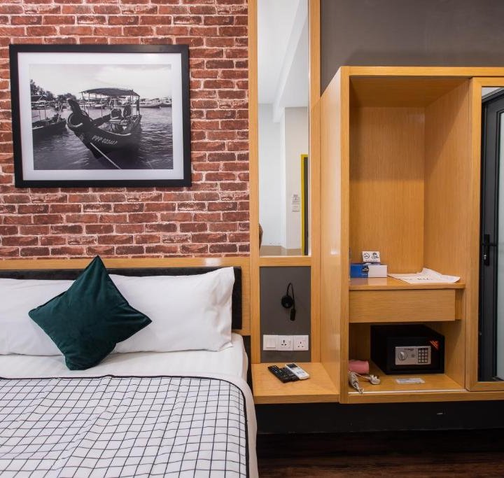 B Street Hotel