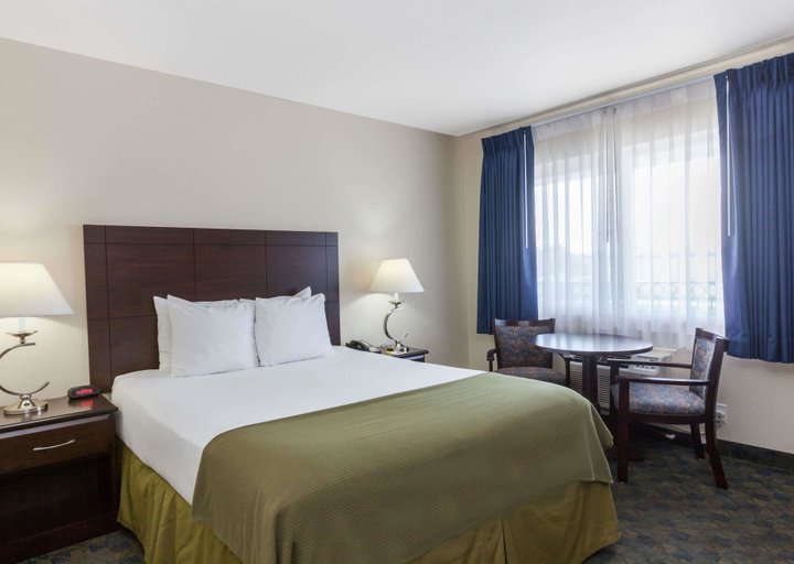Days Inn by Wyndham Santa Maria