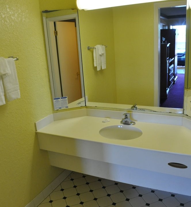 Stone Mountain Inn & Suites Tucker