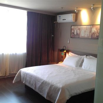 天津静海县聚龙大酒店(西城店)酒店预订电话:022-60297079 预定 订房