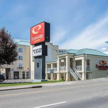 Econo Lodge Inn & Suites University