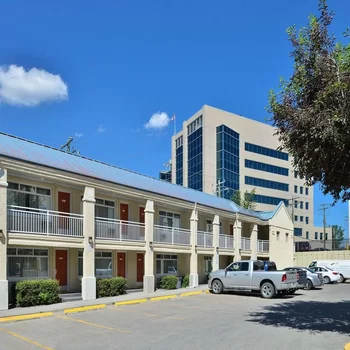 Econo Lodge Inn & Suites University