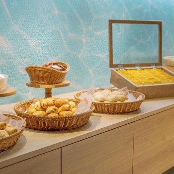 the b osaka-shinsekai