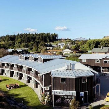 瓦訥卡清溪汽車旅館