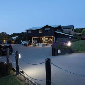 瓦訥卡清溪汽車旅館