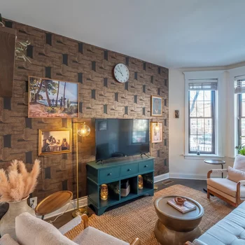 Wrigleyville Suites Room 1