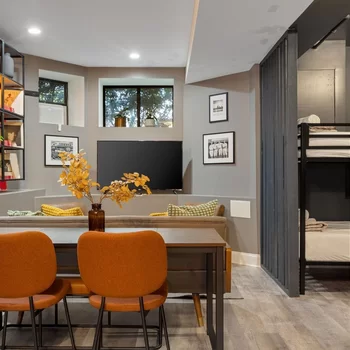 Wrigleyville Suites Room 1