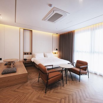 The Land Hotel Hayang Branch