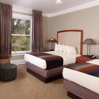Mammoth Hot Springs Hotel